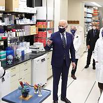 President Joe Biden visits NIH, meeting with leading researchers at the Vaccine Research Center